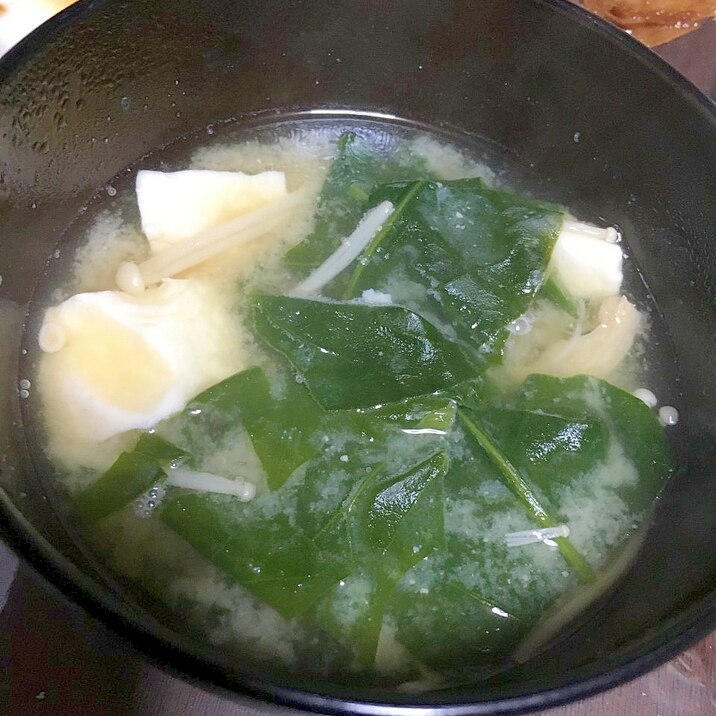 豆腐とほうれん草とえのきの味噌汁